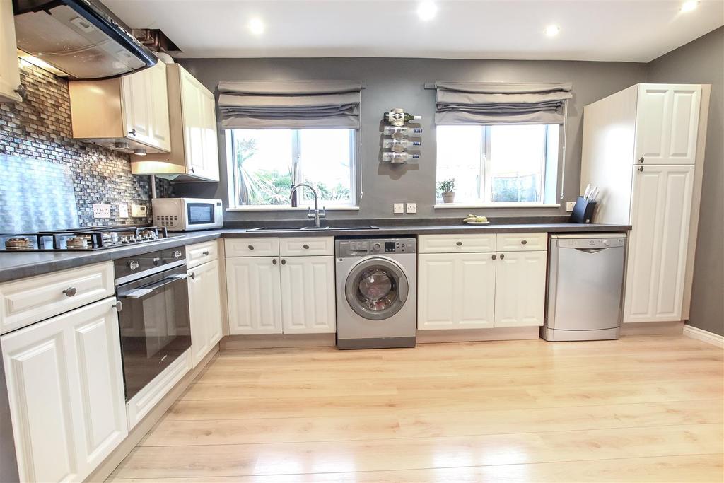 Falmouth Drive, Darlington 4 bed detached house £260,000