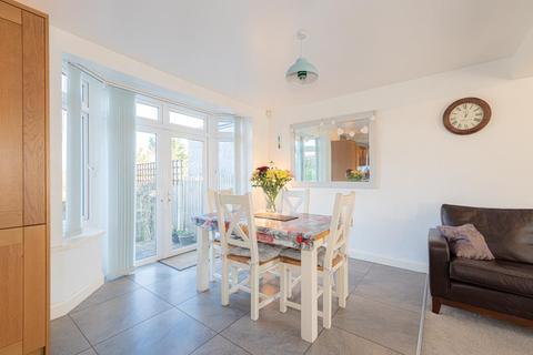 20 Walsingham Gardens, Epsom, KT19 0LU