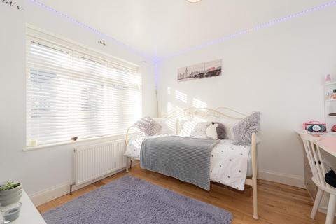 20 Walsingham Gardens, Epsom, KT19 0LU