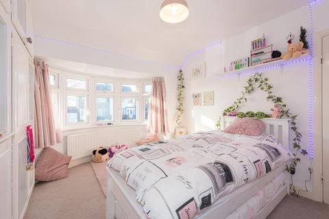 20 Walsingham Gardens, Epsom, KT19 0LU