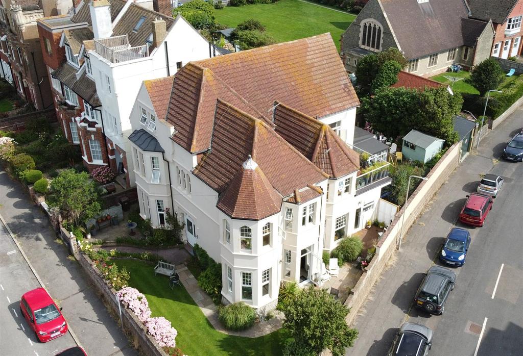 Dorset Road South, BexhillOnSea 8 bed detached house for sale £