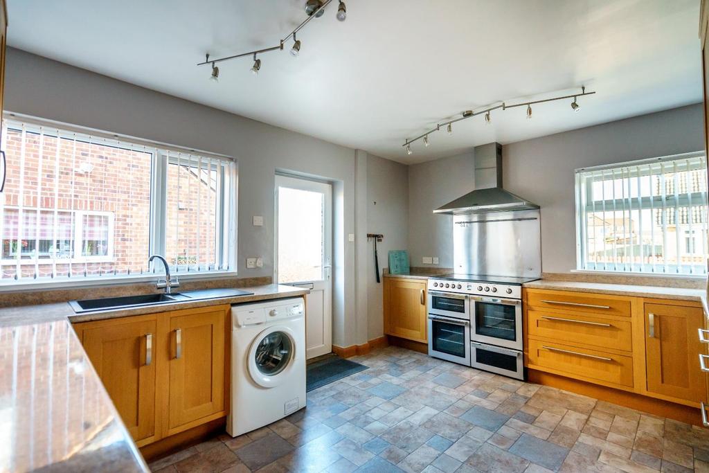 Cherry Wood Crescent, Fulford, York 3 bed semidetached house £325,000