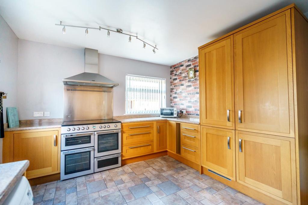 Cherry Wood Crescent, Fulford, York 3 bed semidetached house £325,000