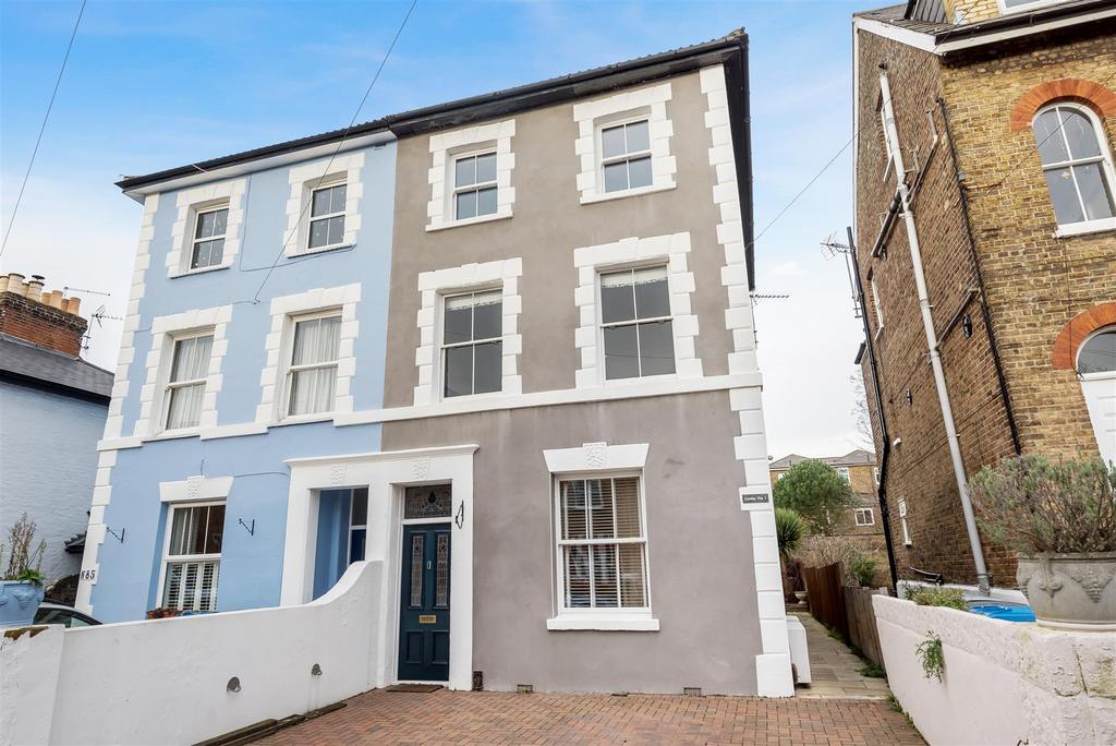 Cleaveland Road, Surbiton 2 bed apartment £625,000