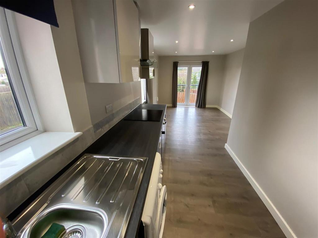 Kitchen 1.jpg