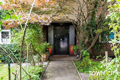 31 Cedars Close, London, NW4 1TR