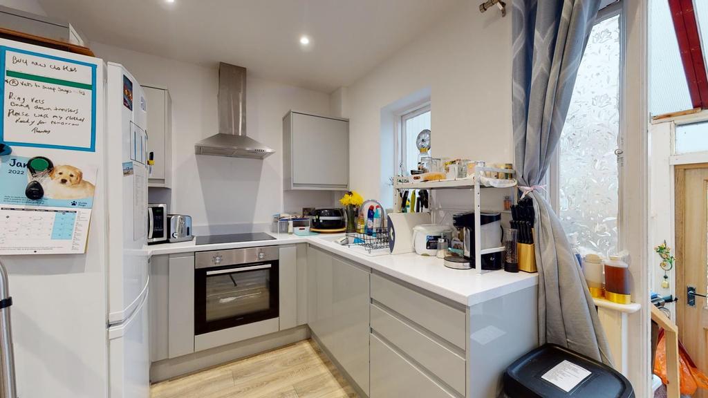 Diamond Road, Whitstable 2 bed terraced house £300,000