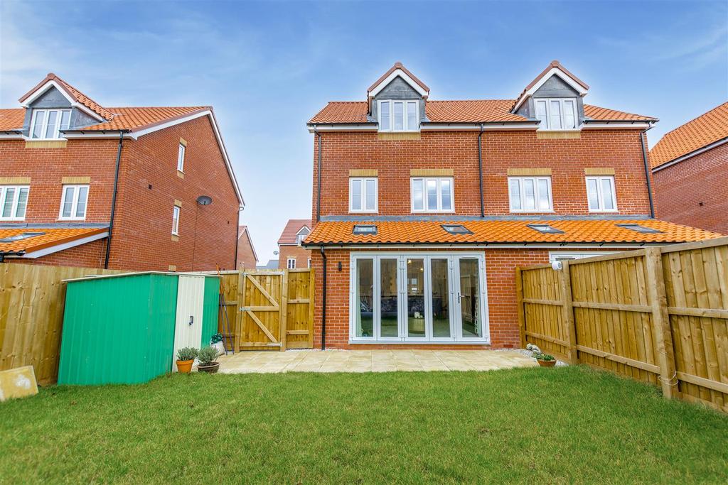 Field Farm Way, Stapleford, Nottingham 4 bed semidetached house £299,950