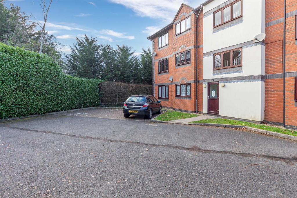 Badger Gardens, Worcester 1 bed apartment £115,000