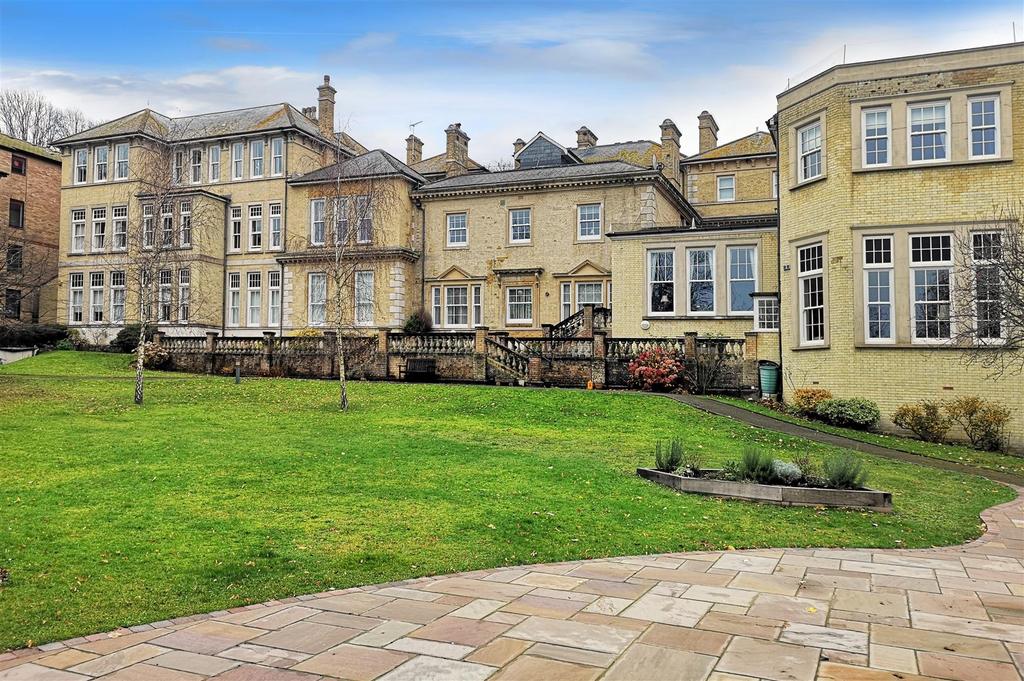 Fairfield Road, Eastbourne 1 bed retirement property £135,000