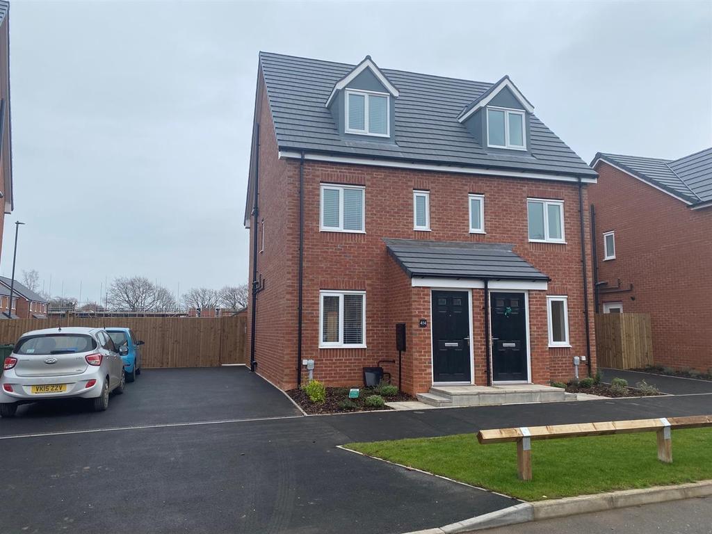 Monticello Way, Coventry 3 bed townhouse £1,200 pcm (£277 pw)