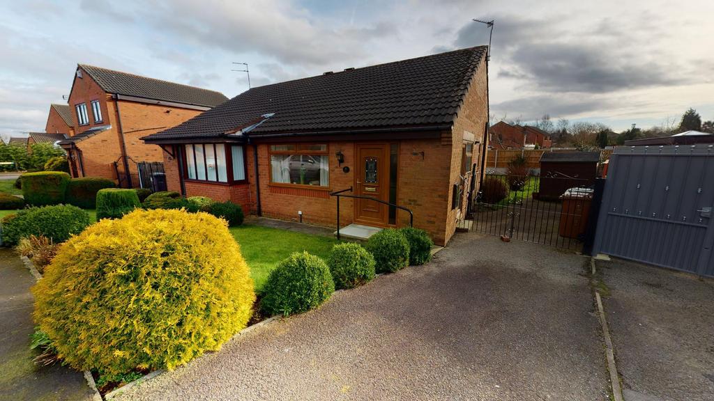 Oleander Drive, St Helens, WA10 4 2 bed semidetached bungalow £170,000