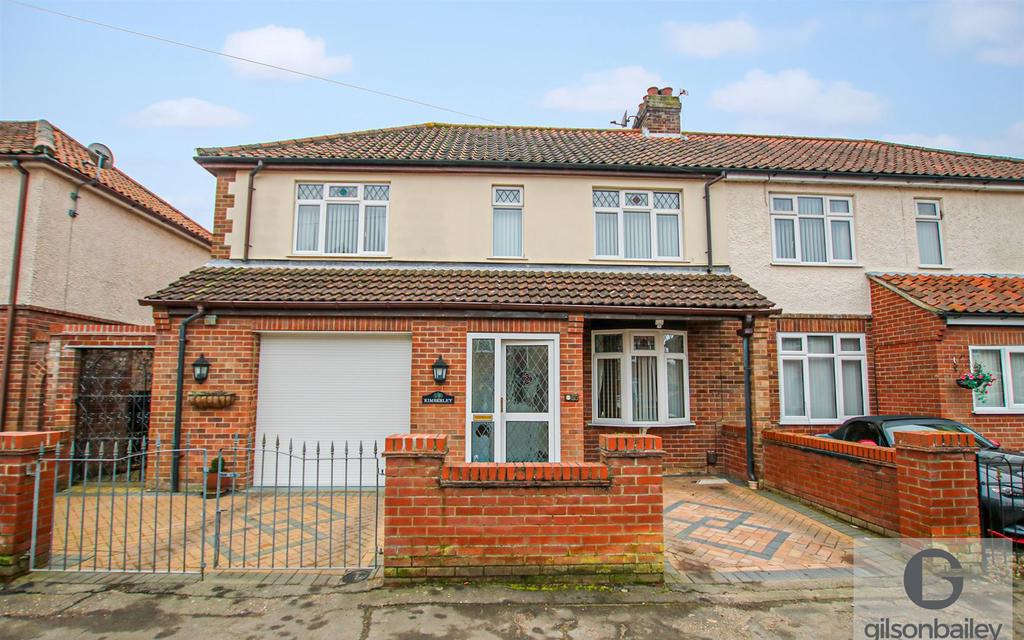Woodland Road, Hellesdon, Norwich 3 bed semidetached house £350,000