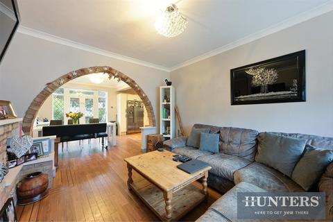4 The Glade, Epsom, KT17 2HB