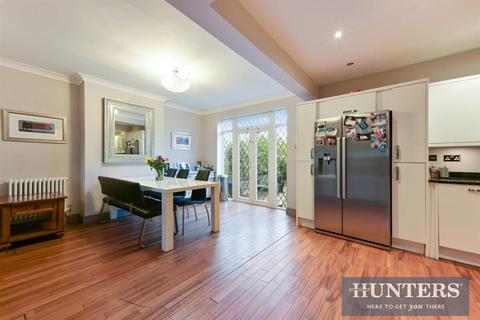 4 The Glade, Epsom, KT17 2HB
