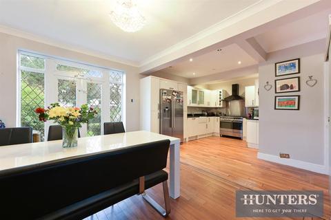 4 The Glade, Epsom, KT17 2HB