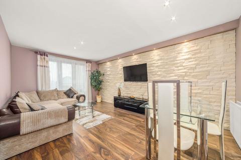 19/3 Hawkhill, Edinburgh, EH7 6LA