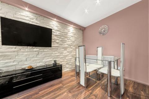 19/3 Hawkhill, Edinburgh, EH7 6LA