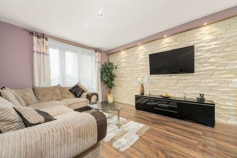 19/3 Hawkhill, Edinburgh, EH7 6LA