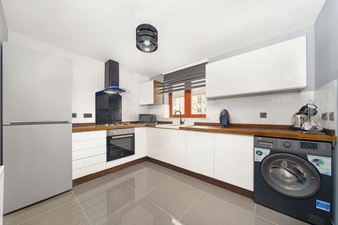 19/3 Hawkhill, Edinburgh, EH7 6LA