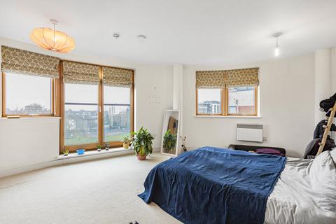 2 bedroom penthouse for sale, Meath Crescent, London, E2