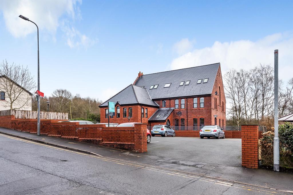 Lower Green Lane, Tyldesley... 2 bed apartment £200,000
