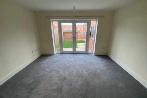 2 bedroom semi-detached house to rent, Baker Street, Rugby, CV21