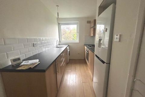 2 bedroom flat to rent, Balerno Drive, Mosspark