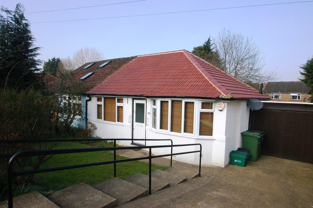Driftwood Avenue, St Albans, AL2 2 bed bungalow £1,350 pcm (£312 pw)