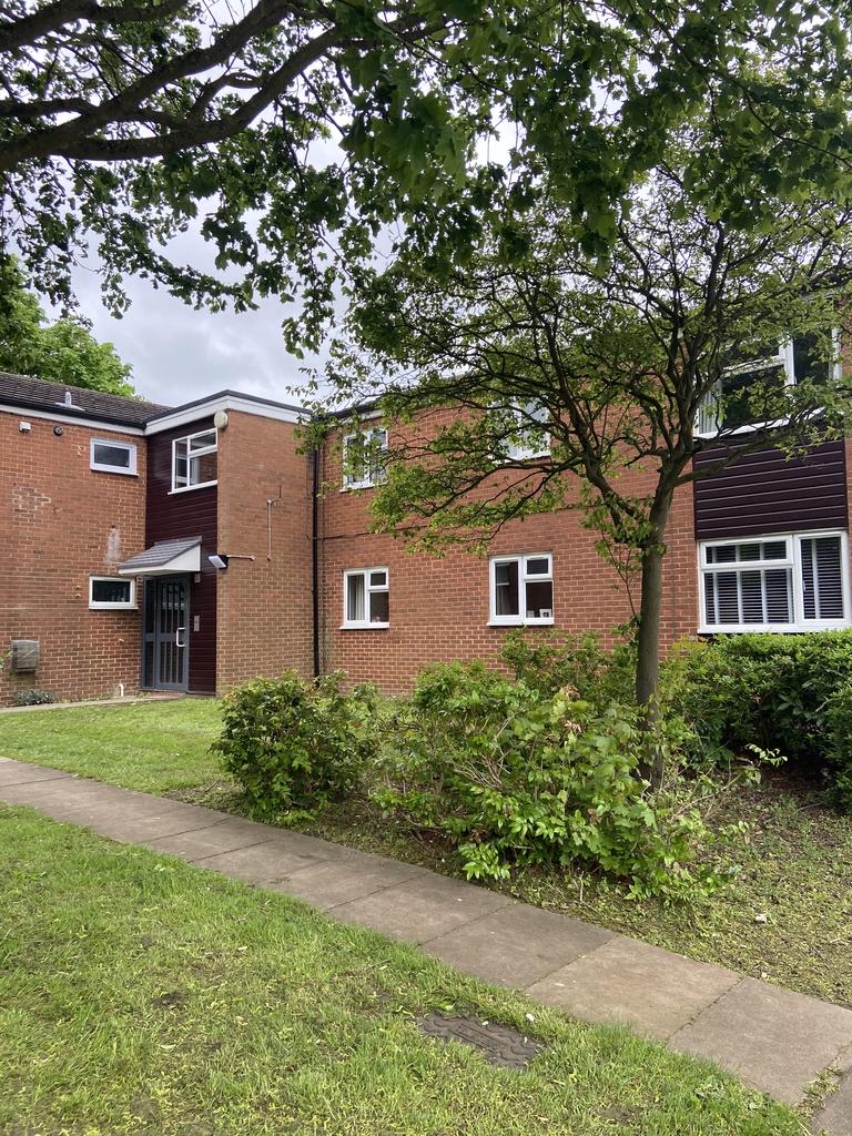 Torquay Crescent, Stevenage SG1 1 bed flat £800 pcm (£185 pw)