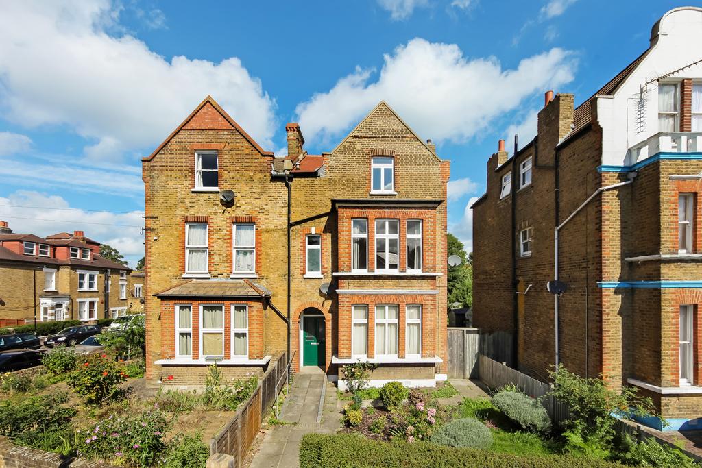 Kempshott Road, London SW16 2 bed flat £1,600 pcm (£369 pw)