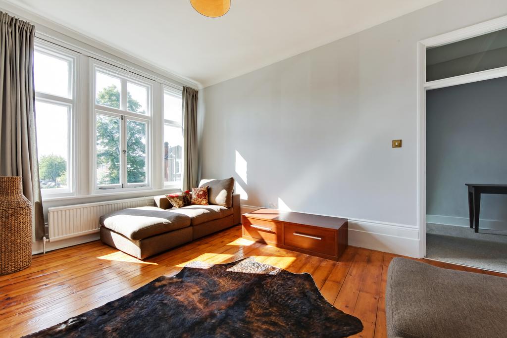 Kempshott Road, London SW16 2 bed flat £1,600 pcm (£369 pw)