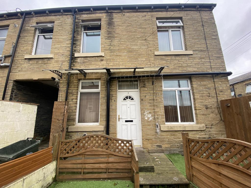 Birk Lea Street, Bradford, West Yorkshire, BD5 3 bed terraced house to