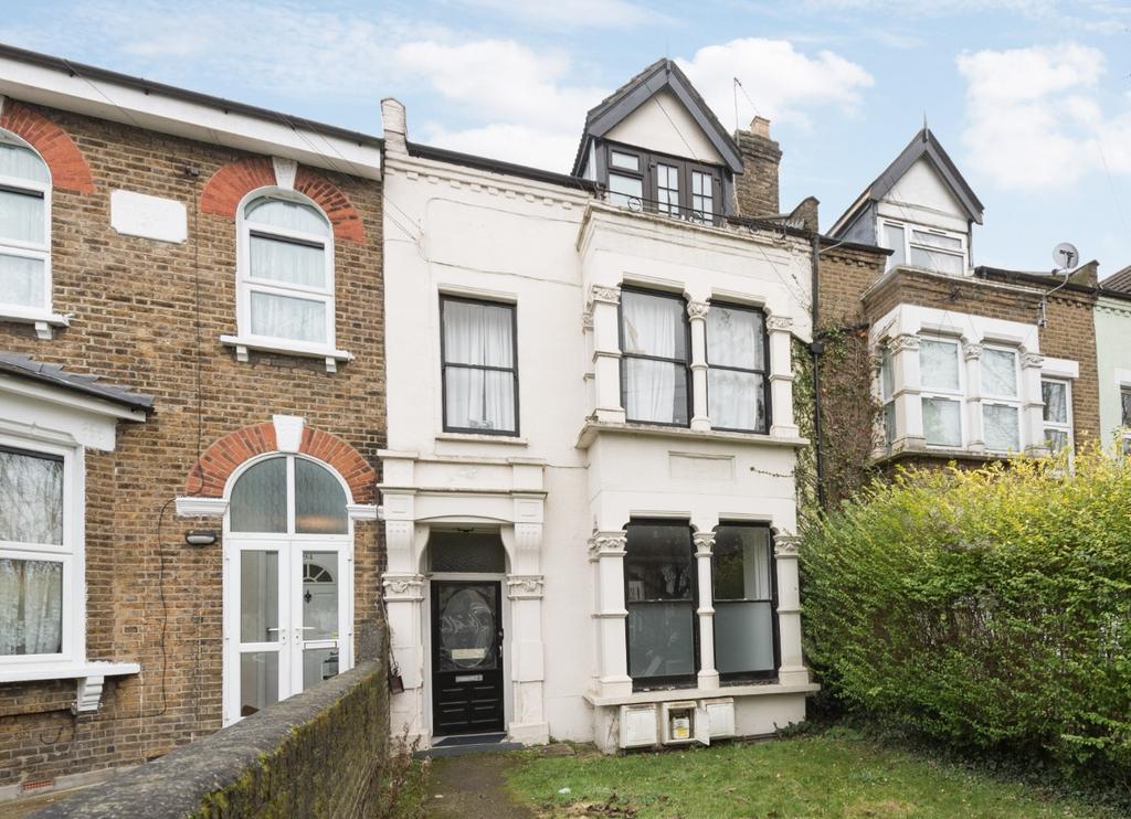 Hainault Road, London, Greater London, E11 1EH 3 bed ground floor flat ...