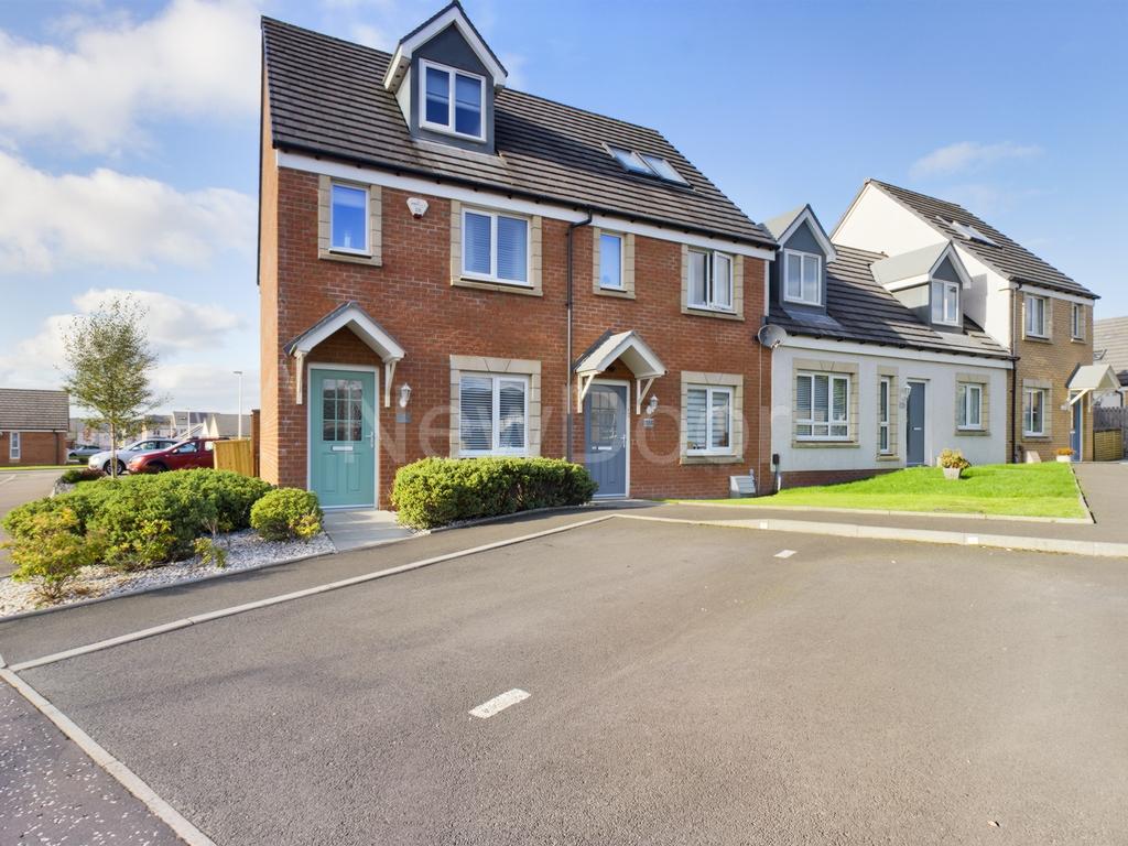 Crescent, PA7 3 bed townhouse £185,000
