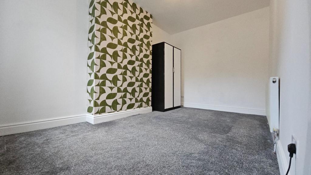 Rear double bedroom