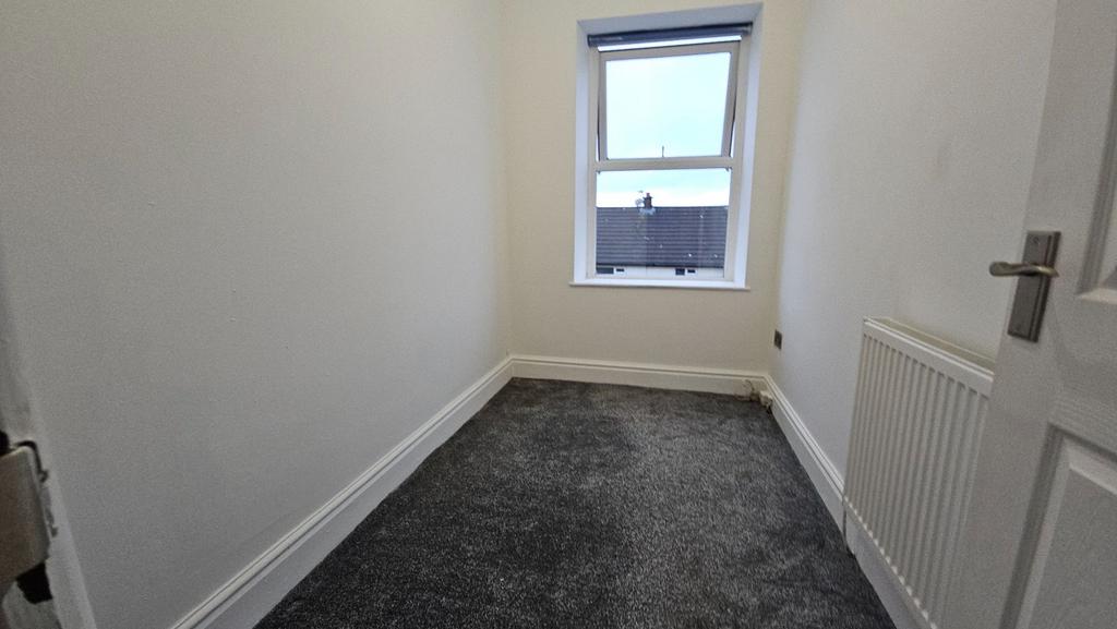 Front bedroom 2