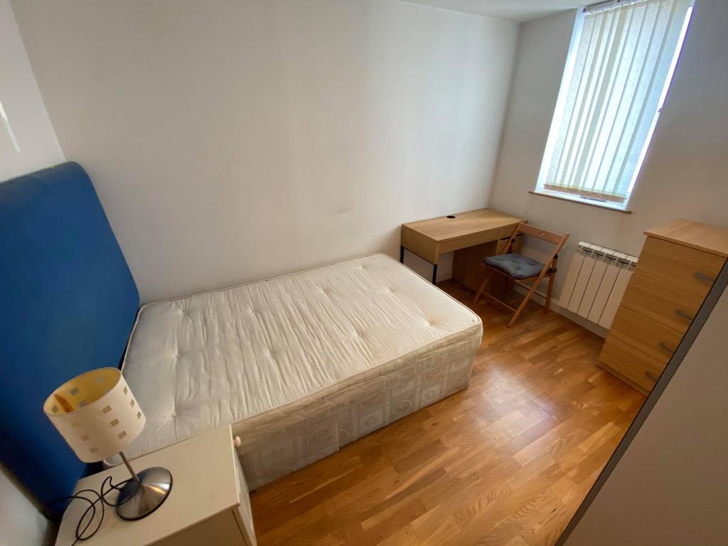 Platinum House, Lyon Road, Harrow... 3 bed flat £2,000 pcm (£462 pw)