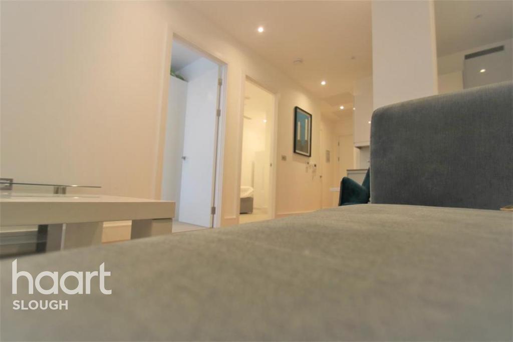 Atria House, Slough 2 bed flat £1,200 pcm (£277 pw)
