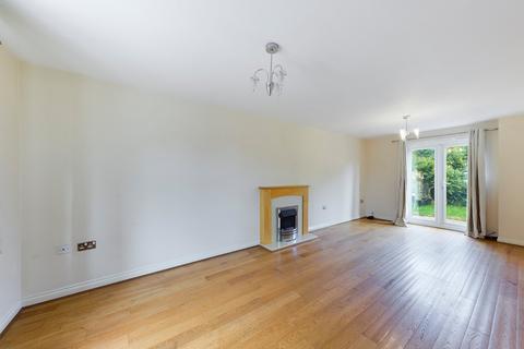 4 bedroom detached house to rent, Holbeach Drive, Kingsway, Quedgeley, Gloucester, GL2