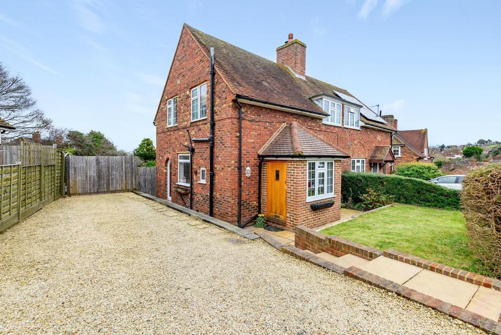 Elmside, Guildford, GU2 3 bed semidetached house £699,950