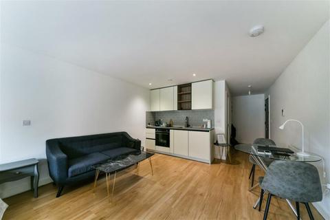 3 bedroom apartment to rent, Fairbank House, Beaufort Square, NW9