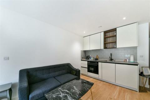 3 bedroom apartment to rent, Fairbank House, Beaufort Square, NW9