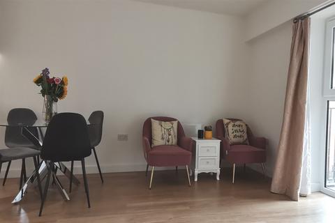 3 bedroom apartment to rent, Fairbank House, Beaufort Square, NW9