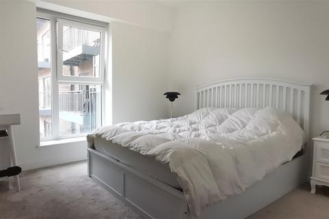 3 bedroom apartment to rent, Fairbank House, Beaufort Square, NW9