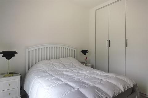 3 bedroom apartment to rent, Fairbank House, Beaufort Square, NW9