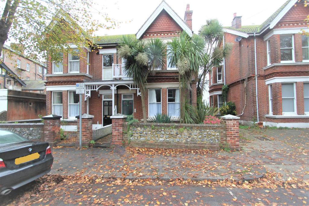 Warwick Gardens, Worthing, BN11 House share £450 pcm (£104 pw)