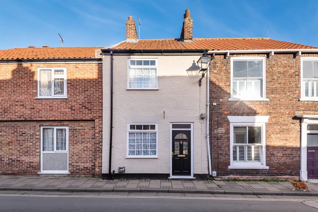 Minster Beverley, East Yorkshire, HU17 8HR 2 bed terraced