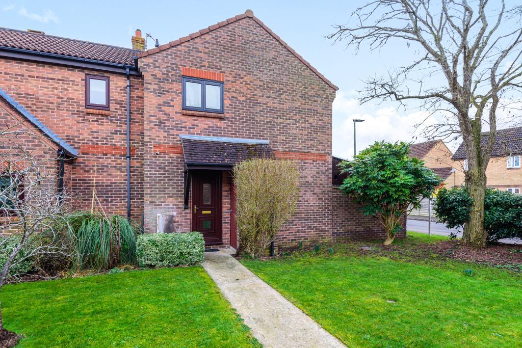 Glory Farm, Bicester, OX26 3 bed end of terrace house £300,000