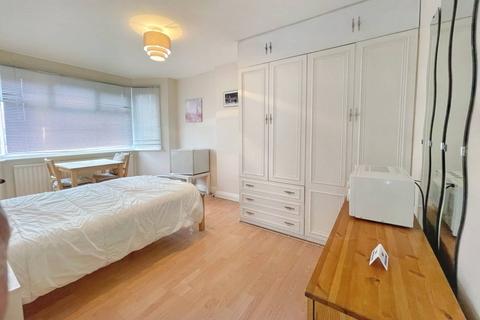 1 bedroom in a house share to rent, Regal Way, Harrow HA3